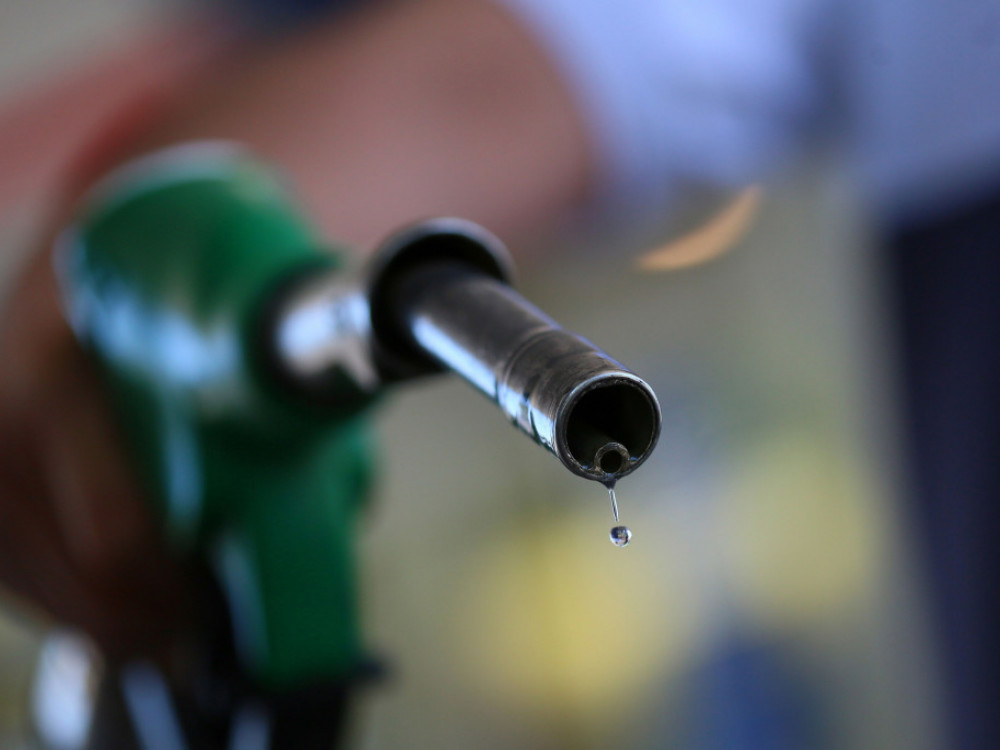 Cene nafte rastejo zaradi odločitve OPEC in šibkejšega dolarja