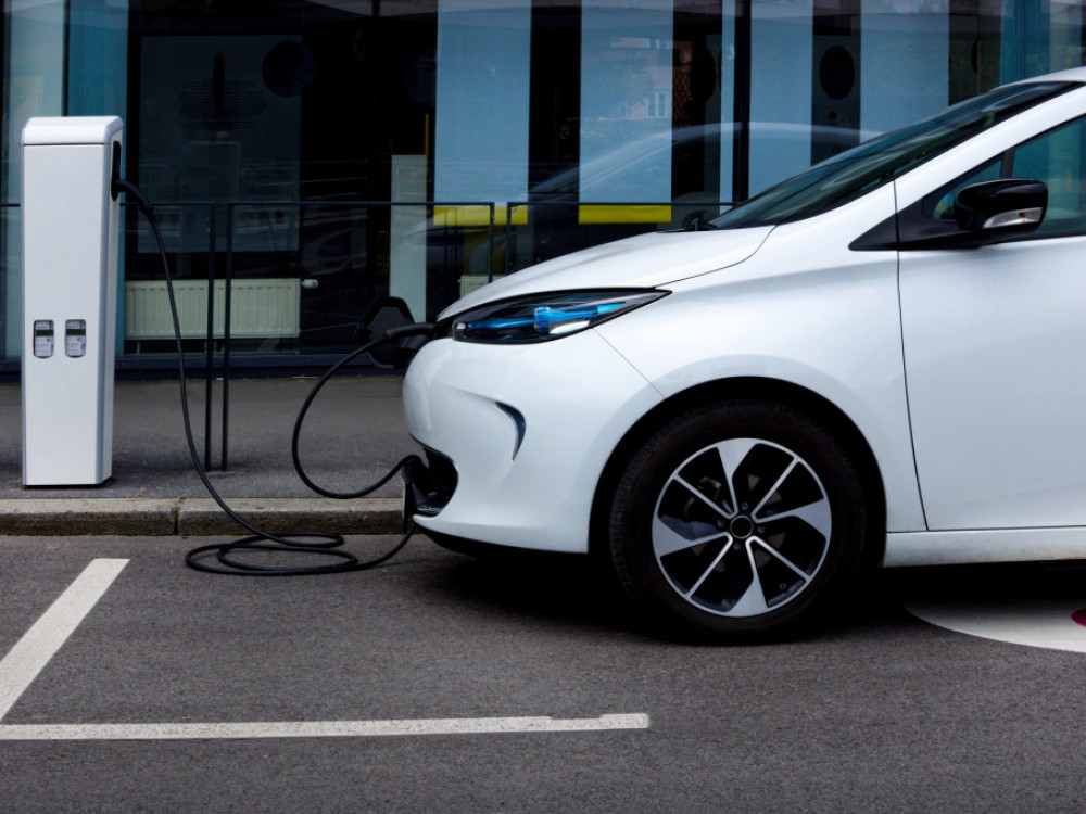 Pet vprašanj o pocenitvah električnih avtomobilov