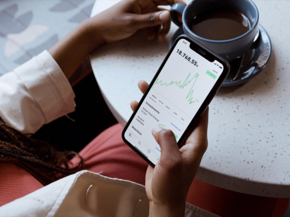 Evropske borze v rdečem, nafta brent pod 90 dolarji za sodček