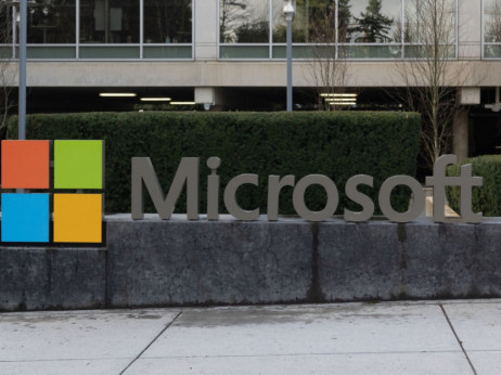 Microsoftu štiriodstotni delež londonske borze in oblačne storitve