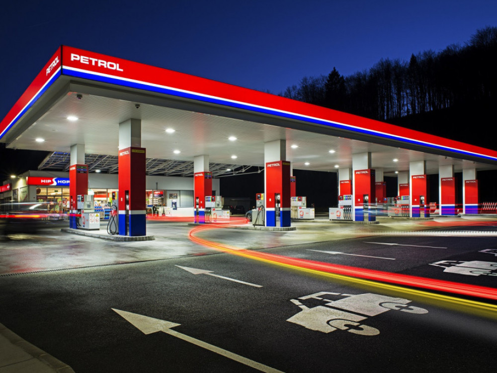 Petrol zahteva vračilo škode, na Hrvaškem protestno zaprtje črpalk