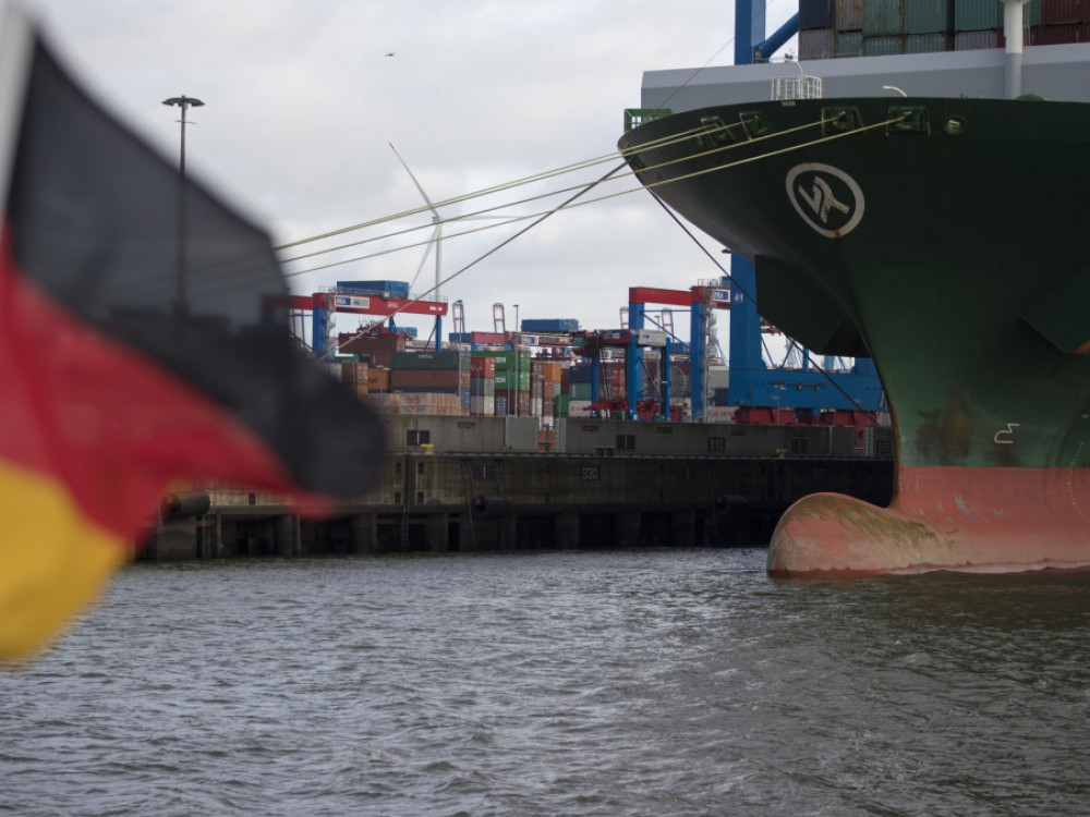 Nemško gospodarstvo kihnilo, bo naše zakašljalo?