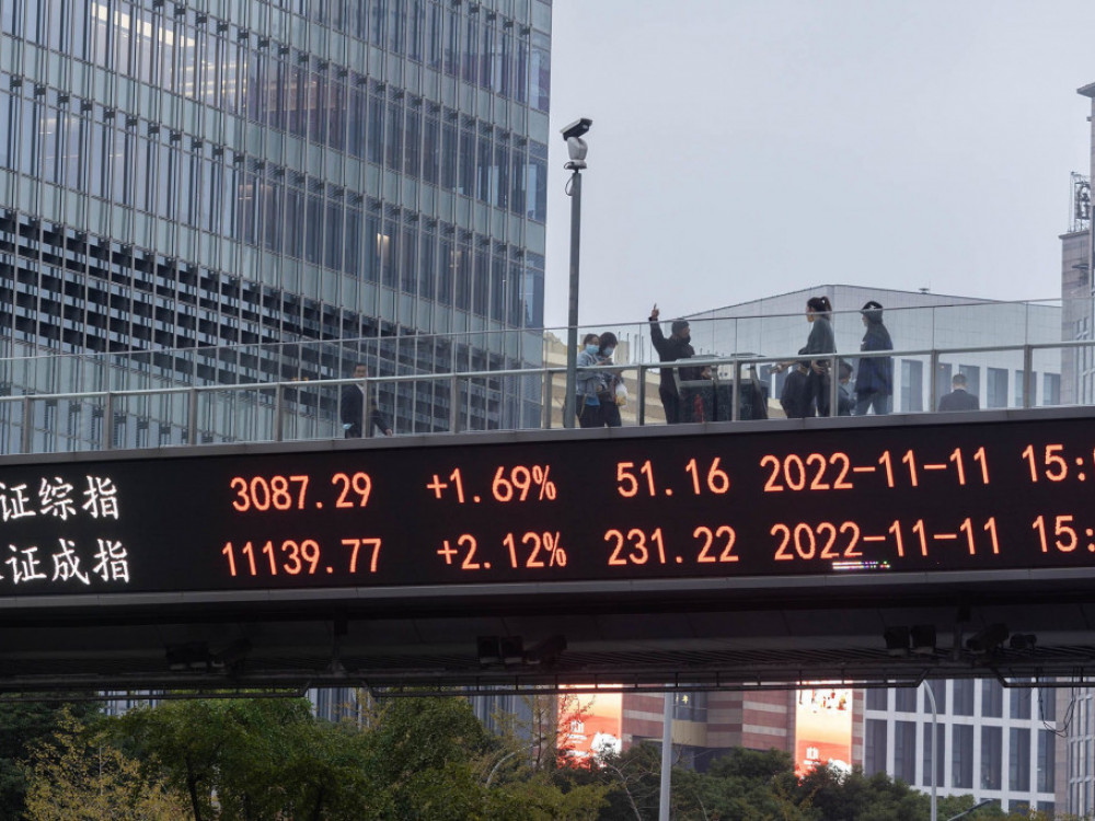 Rast vrednosti dolarja, surove nafte in kitajskih tehnoloških delnic