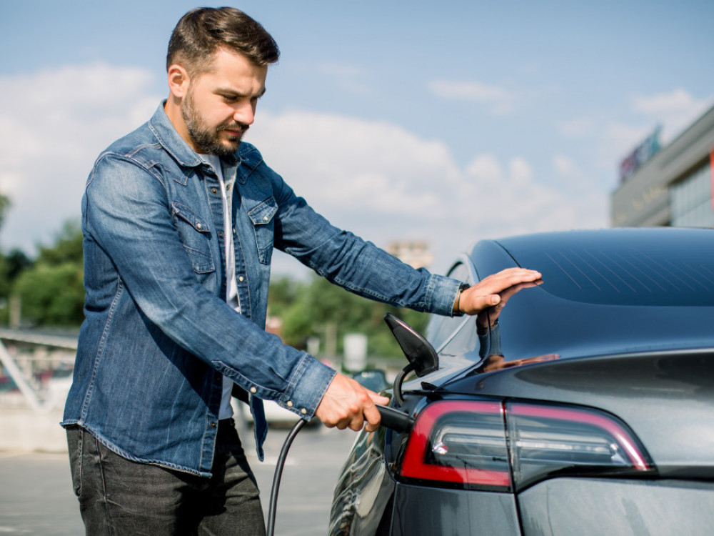 Koliko kilometrov zares prevozijo električni avtomobili