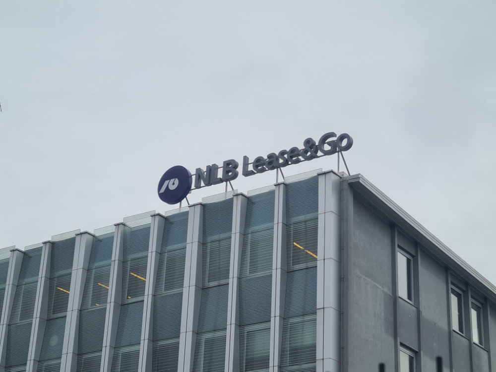 NLB se širi v poslu, kjer je pred leti zabredla