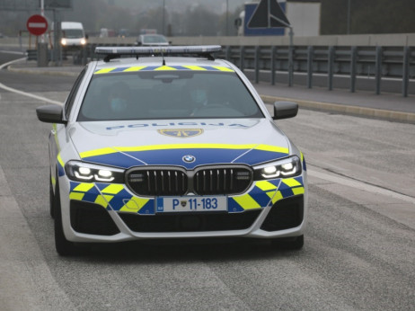Kljub ukinitvi avtocestne enote policija z novimi prestižnimi BMW-ji