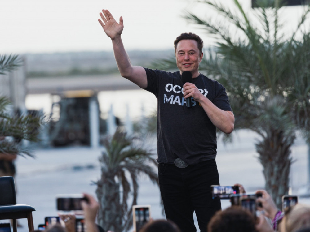 Muskov Neuralink šest mesecev od vstavljanja čipov v človeške možgane