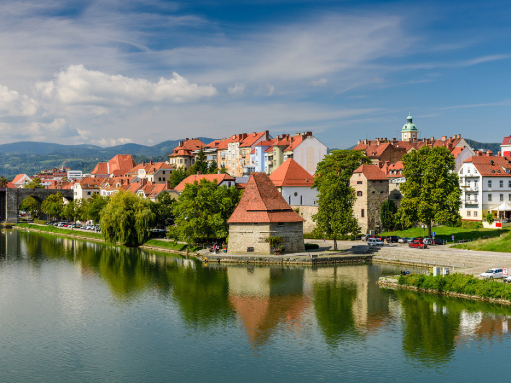 V Mariboru cene hiš v dveh letih polovico višje, pa v Ljubljani?