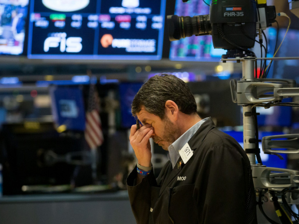 Azijske in ameriške borze v rdečem, nafta blizu izhodišča