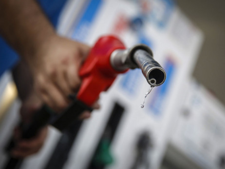 Dogovor v vladi: Cene pogonskih goriv ob posegu v trošarine nespremenjene