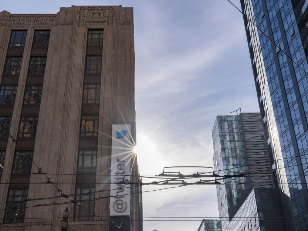 Top 5 novic za začetek dneva: Pomoč gospodarstvu in odstop Elona Muska