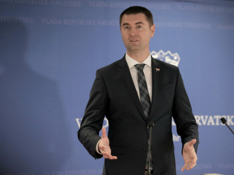 Hrvaški minister Filipović kritičen do trgovcev: 'Zavajajo državljane'