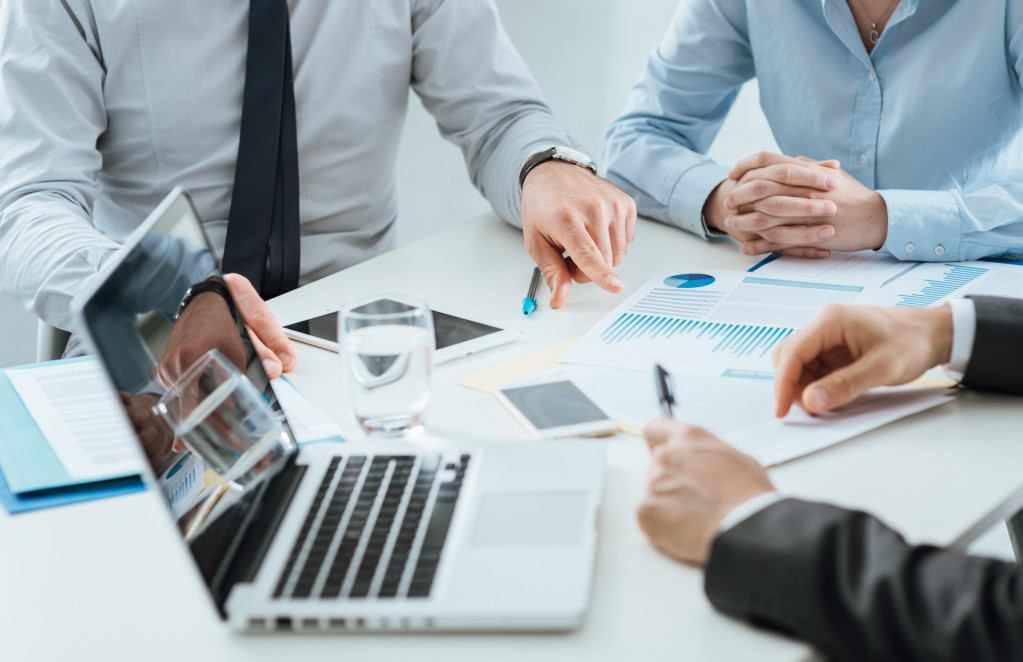 Pri evidentiranju brez izjem, tudi za direktorje. Kdo je pripravljen?