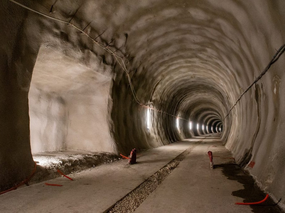 Kdo bo zaslužil še z zadnjimi večjimi deli na drugem tiru?