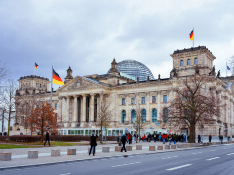 Nemška vlada z izrednim ukrepom plačila ogrevanja ukrotila inflacijo