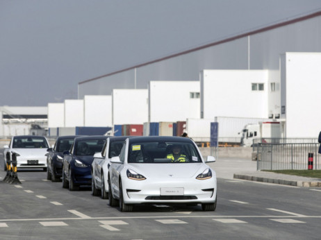 Tesla znižuje cene vozil tako v ZDA kot v Evropi