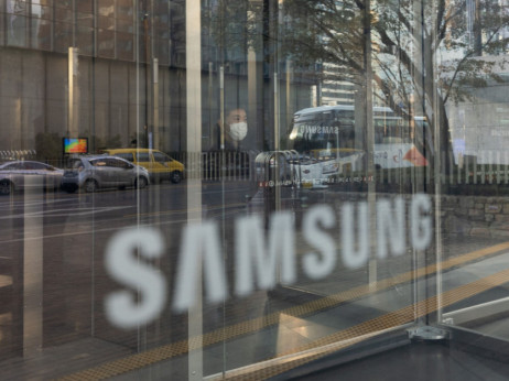 Samsung po 95-odstotnem padcu dobička znižuje proizvodnjo
