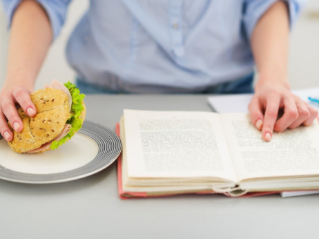 Kakšna so ozadja ponudnikov študentske prehrane