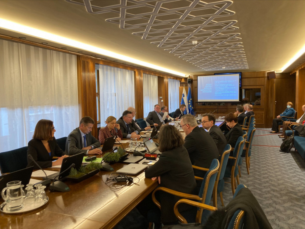 Kumrovi načrti: Referendum o JEK2, kavcijski sistem za odpadke