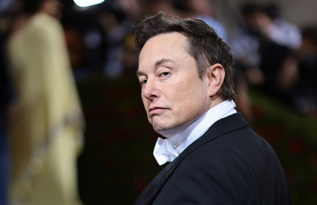Top 5 novic za začetek dneva: Musk bi se znebil modrega ptiča