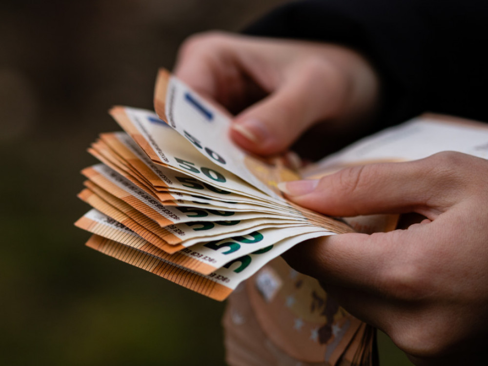 Zgodbe dneva: Prvi mož Fursa in predlog zakona o kreditni sposobnosti