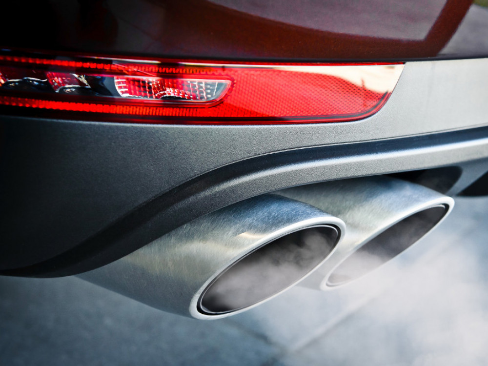 Avtomobilisti vse ostreje proti uvedbi standarda Euro 7