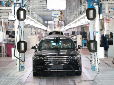 Mercedes preložil prodajne cilje električnih avtomobilov