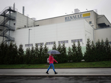 Renault v pogovorih s predstavniki vlade in Revoza – bo Golob prepričal Francoze?