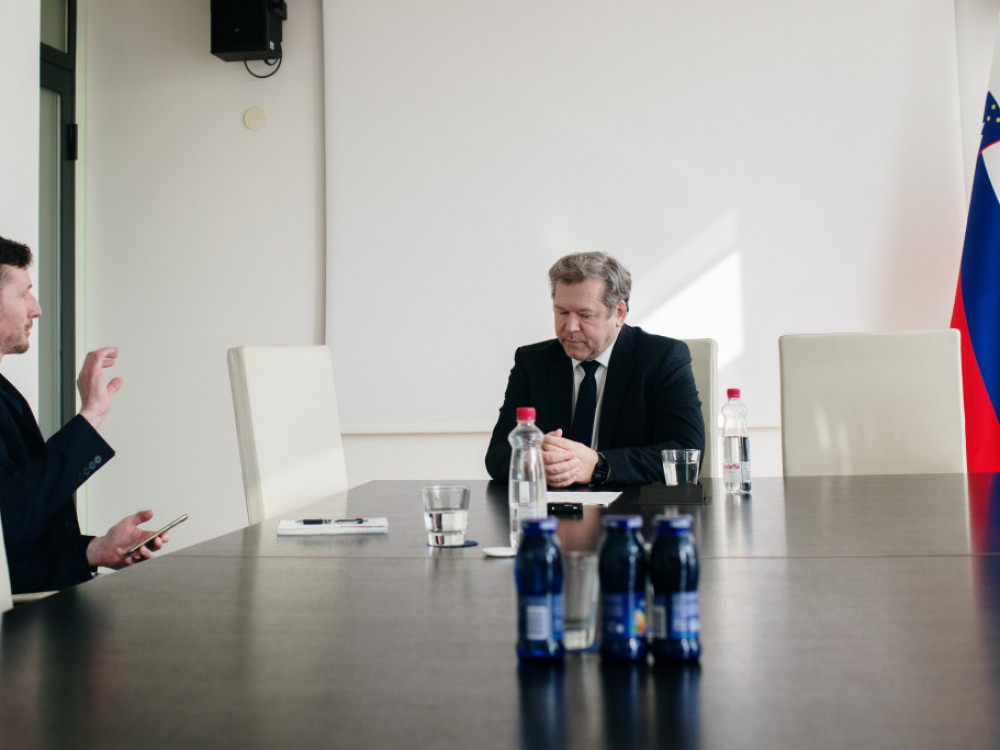 Zgodbe dneva: Minister Papič in ocene dela vlade