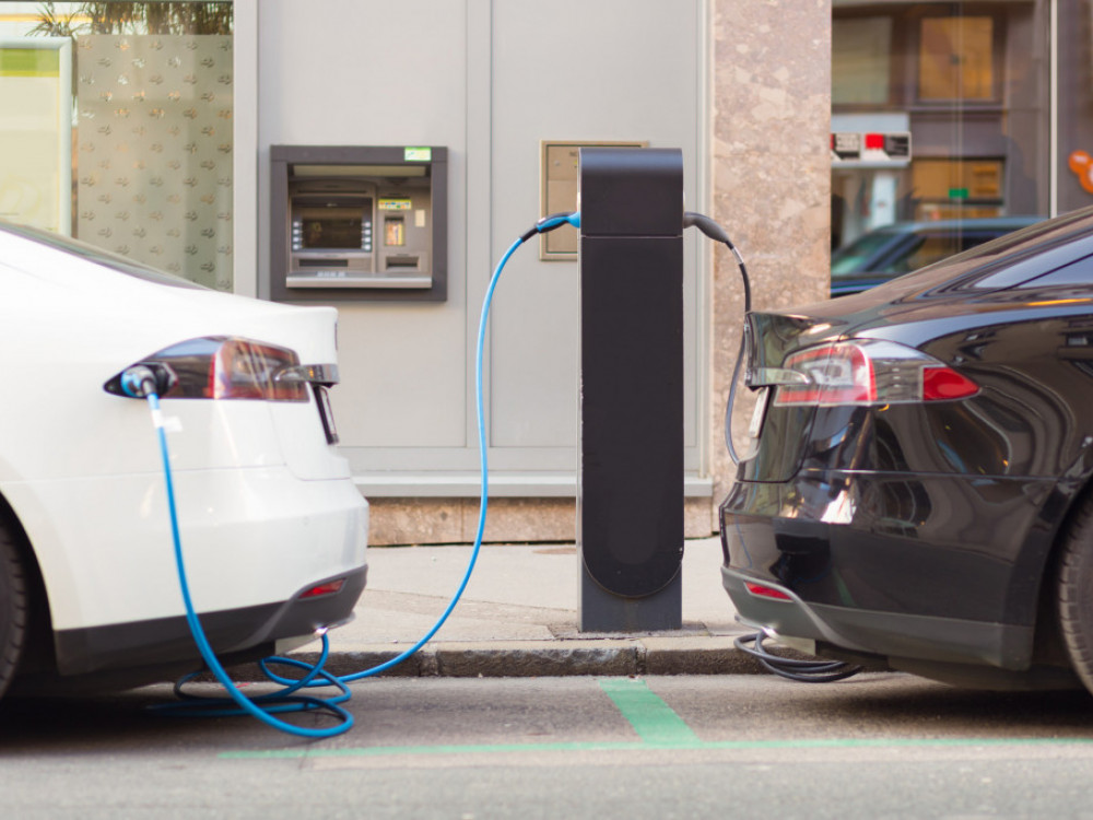 Električni avtomobili cenejši za tiste z nižjimi dohodki