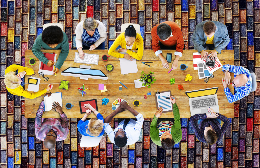 Kdo prvi investira v startupe: Prijatelji, družina ali naivneži?