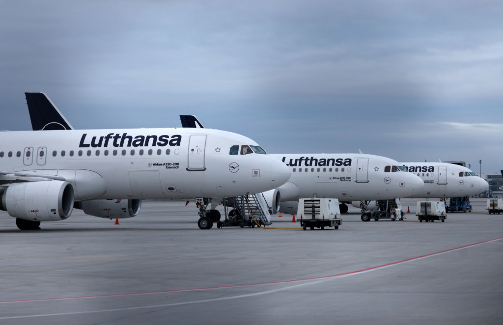Lufthansa v višanje cene vozovnic: Podražitve do 72 evrov