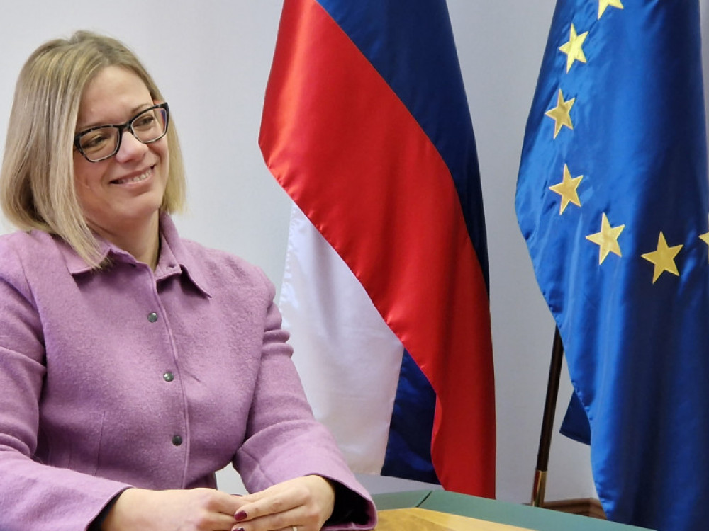 Zgodbe dneva: Reforma plačnega sistema v javnem sektorju in hoška Magna