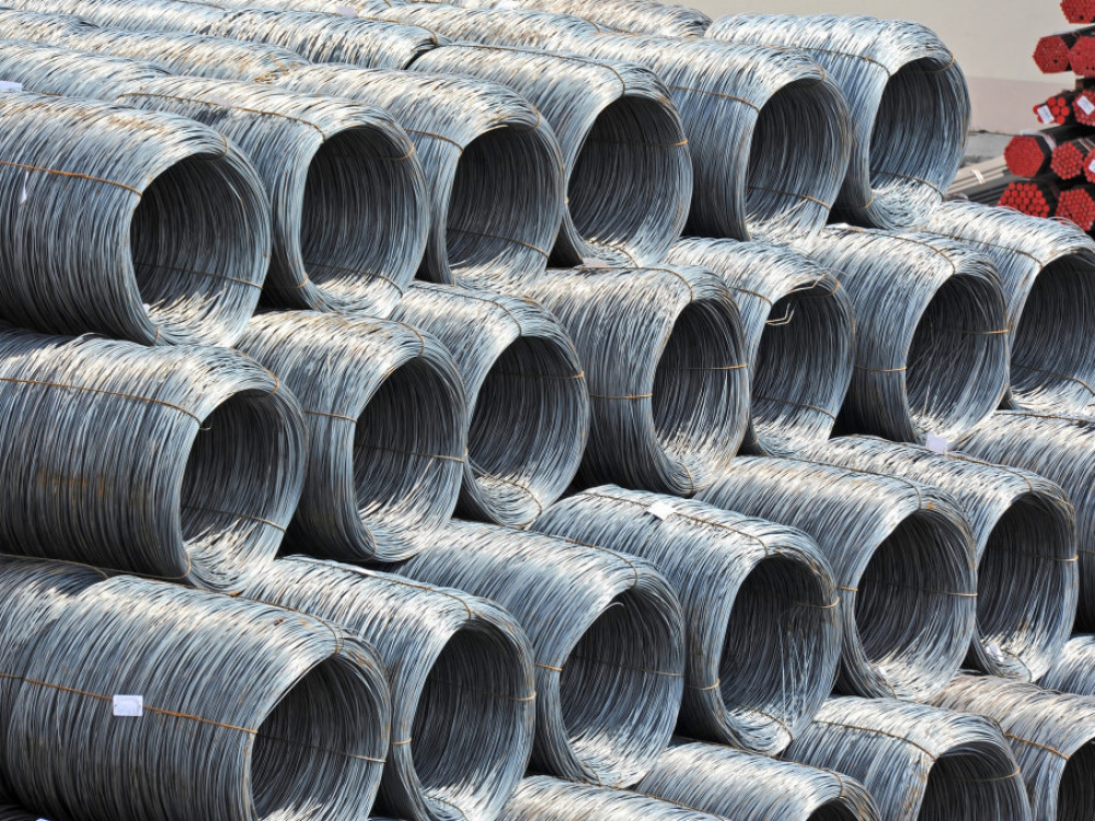 Statistika: Industrijska proizvodnja navzgor, manj delovnih ur