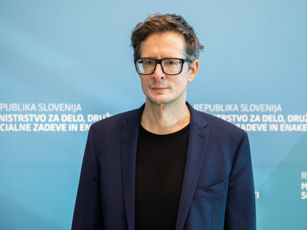 Državni sekretar Feketija: 'Siljenje k delu krepko čez 65 let lahko kruto'