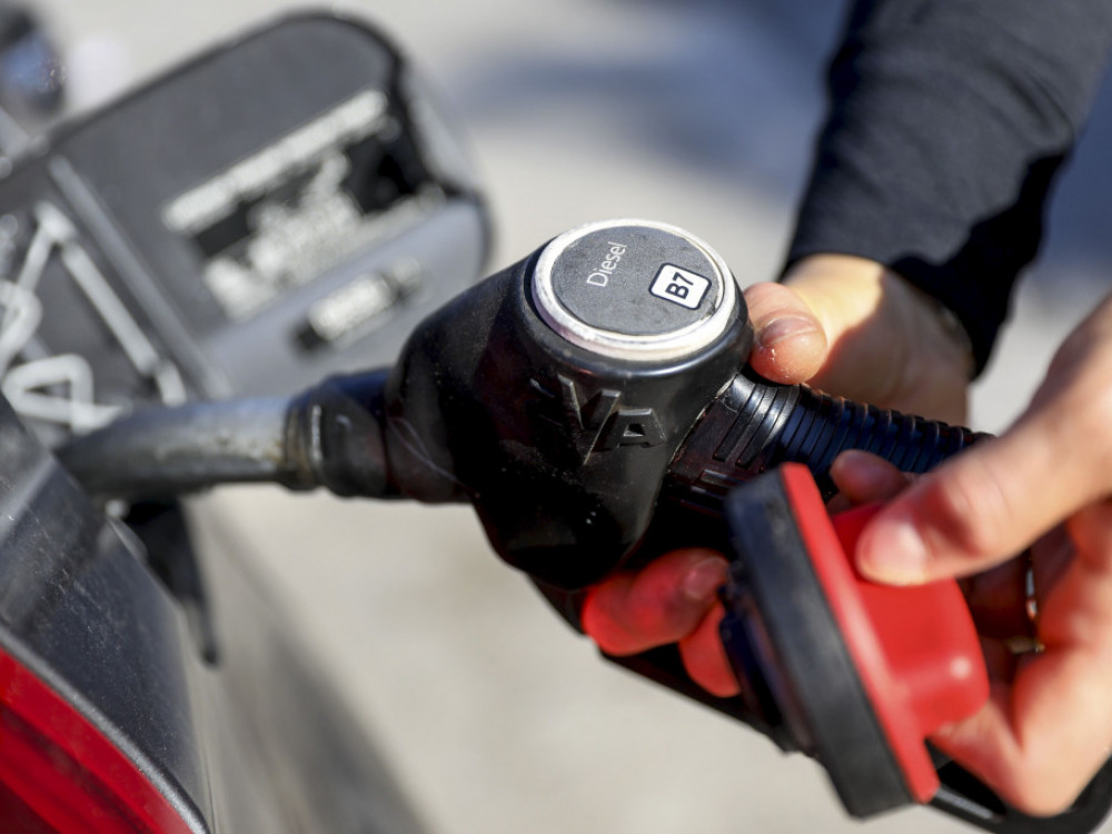 Ruska goriva s pomočjo Indije še vedno poganjajo evropske avtomobile