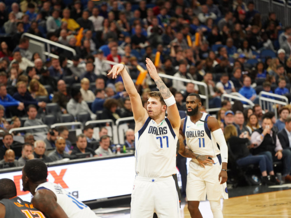 Luka Dončić v druščini najbolje plačanih mladih športnikov