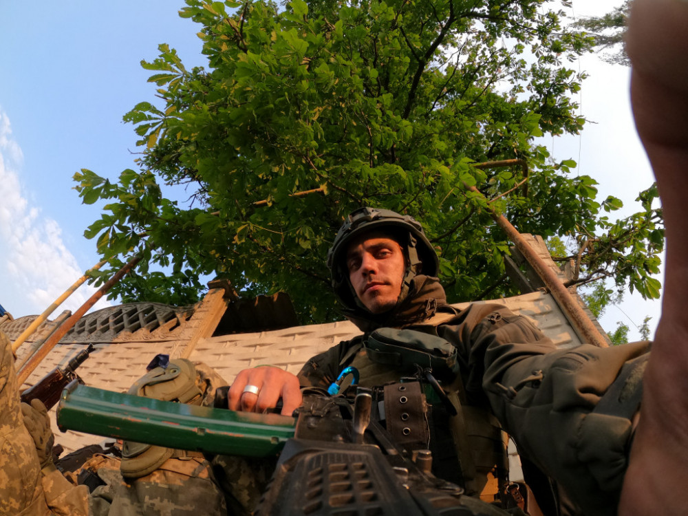 Zgodbe dneva: Ukrajinsko podjetništvo iz jarkov in bančni pretresi