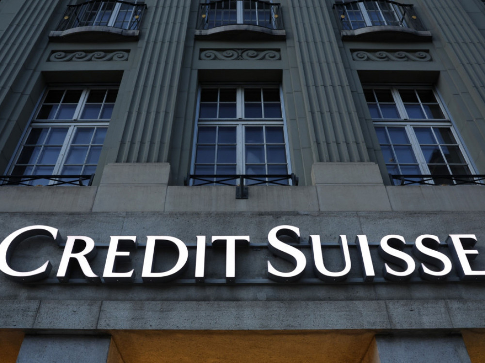 UBS za tri milijarde evrov le prevzel Credit Suisse