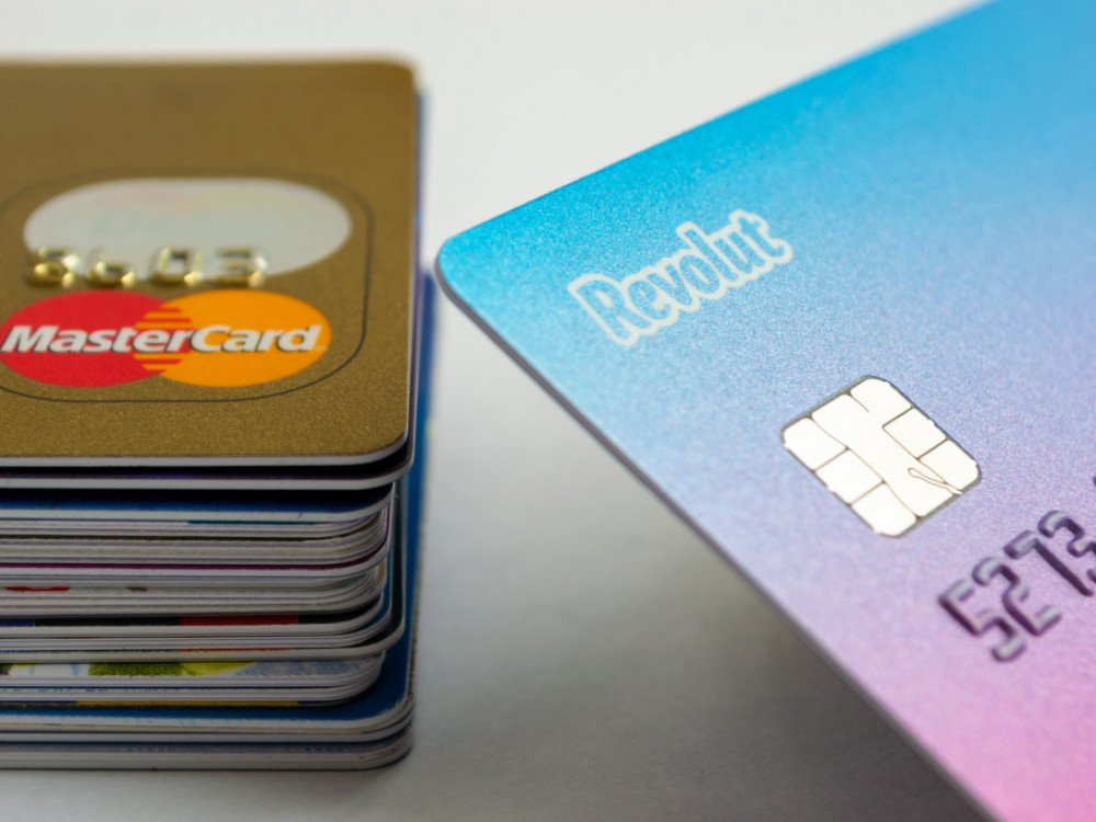 Zgodbe dneva: Neobanke in davčna reforma