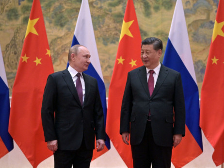Xi kot mirovni pobudnik pri Putinu kljub nalogu za njegovo aretacijo