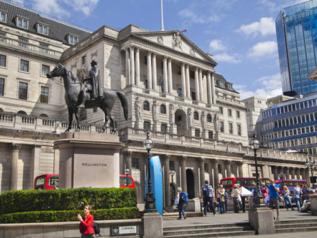 Angleška centralna banka presenetila z dvigom za 50 bazičnih točk