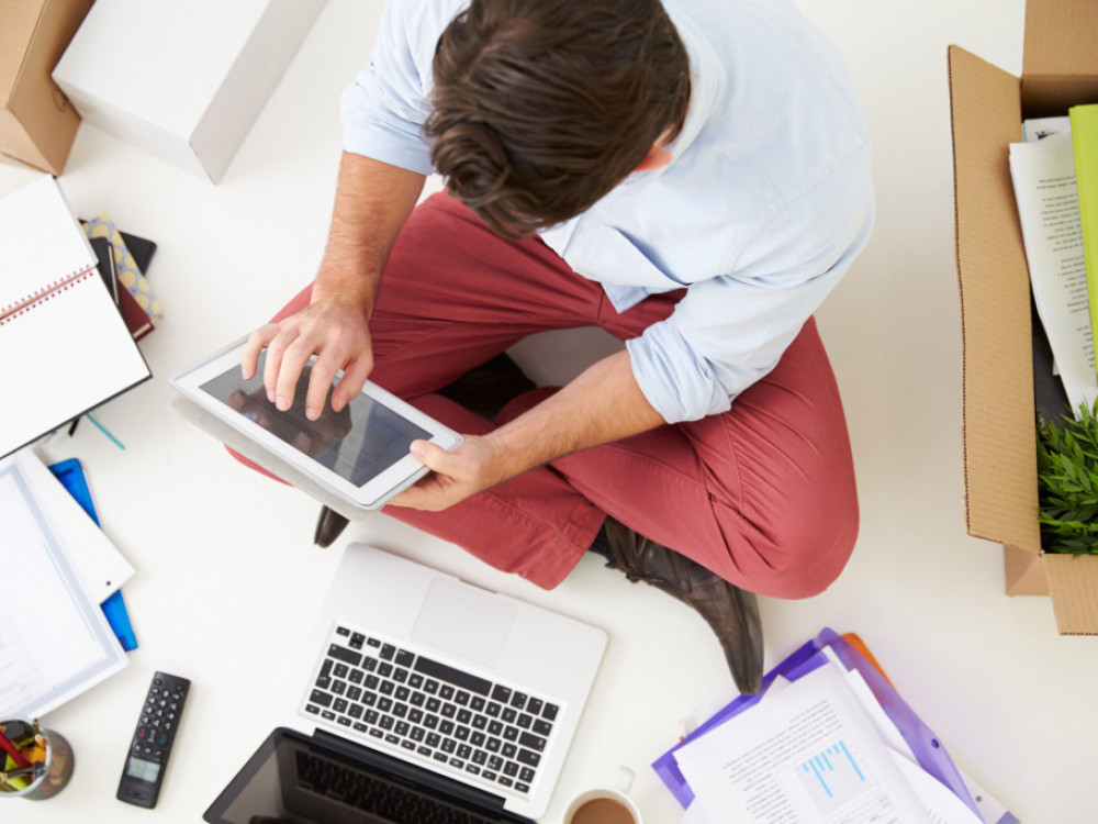 Top 5 novic za začetek dneva: Od diktatorja, višjih prispevkov do poceni iphona