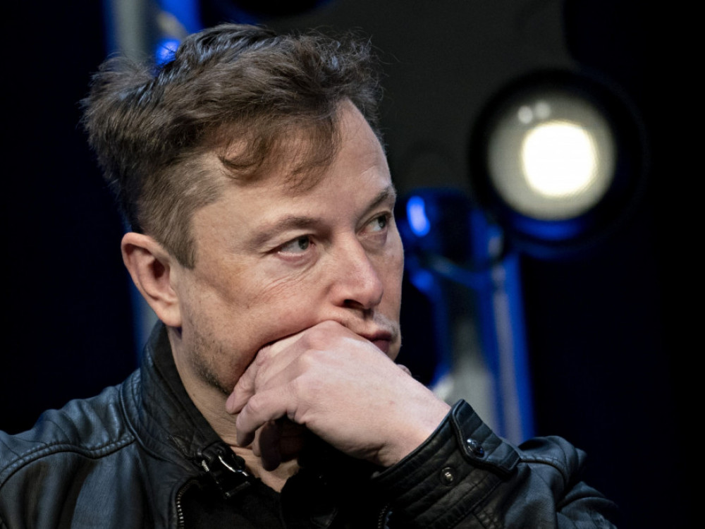 Top 5 novic za začetek dneva: Musk kuri denar, državni zbor varčuje