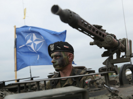 S Finsko se Natov zid pomika vse bližje Moskvi