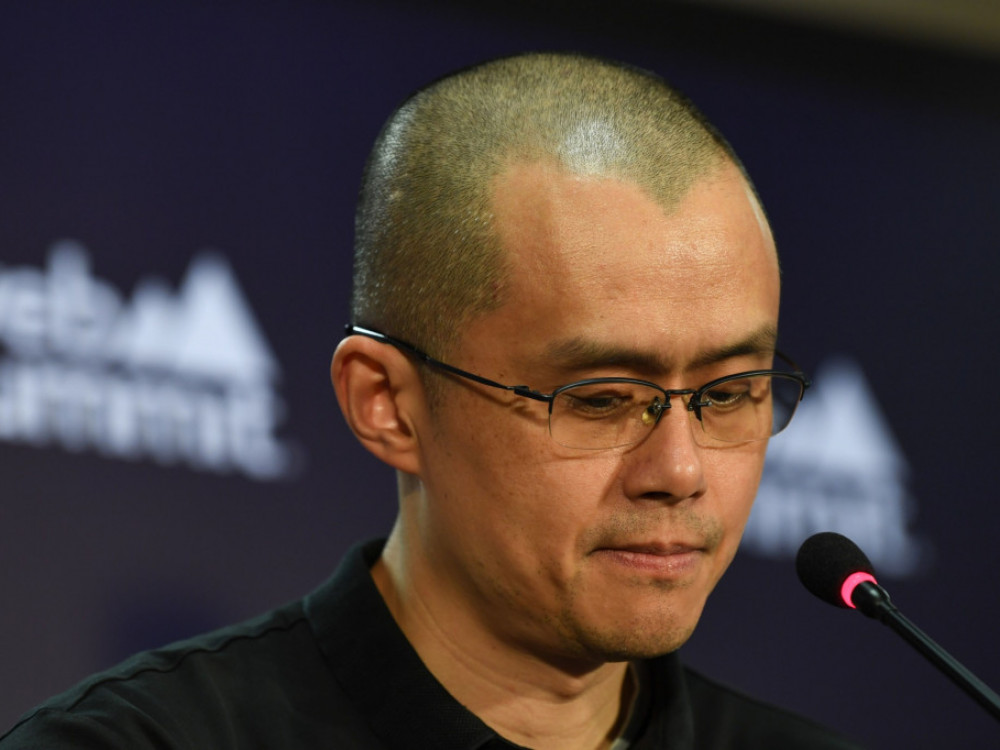 Prvi mož Binance odstopil, kripto borza z milijardno globo