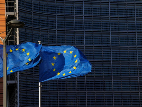 Evropska komisija znižala napoved gospodarske rasti na 0,9 odstotka