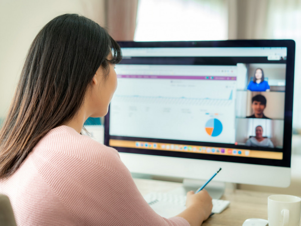 Kako delodajalci s hibridnim modelom dela od doma režejo stroške