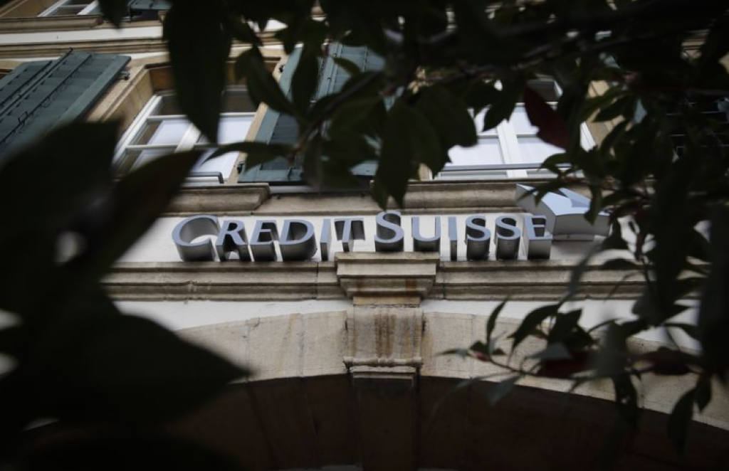 Top 5 novic za začetek dneva: Letalski kaos in bančni bonusi