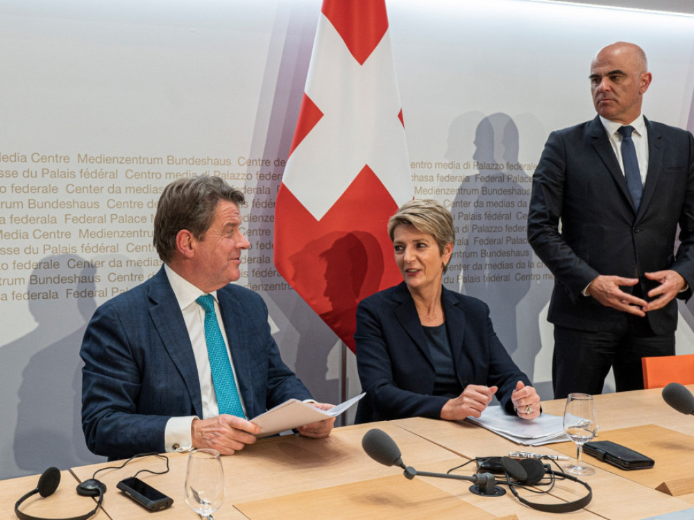 Prevzem Credit Suisse tema izredne seja švicarskega parlamenta